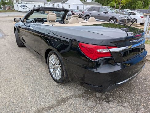 Used 2011 Chrysler 200 Limited FWD image 3