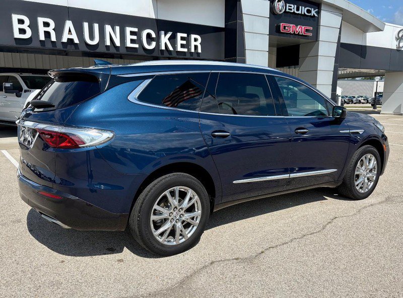 Used 2023 Buick Enclave Essence w/ Experience Buick Package FWD image 3