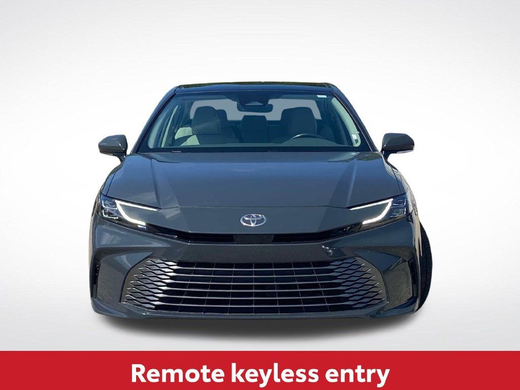 Used 2025 Toyota Camry XLE FWD image 6