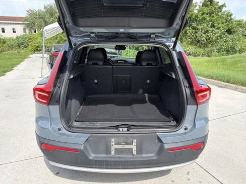 Used 2023 Volvo XC40 B4 Core w/ Convenience Package FWD image 11