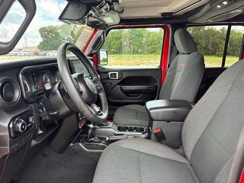 Used 2025 Jeep Wrangler Unlimited Rubicon AWD/4WD image 2