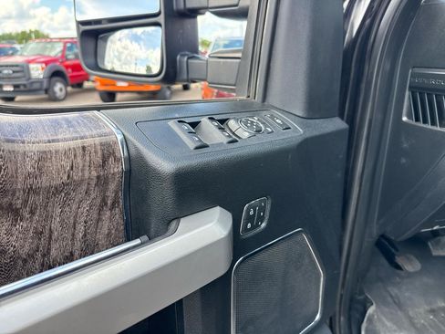 Used 2019 Ford F250 Lariat w/ FX4 Off-Road Package AWD/4WD image 12