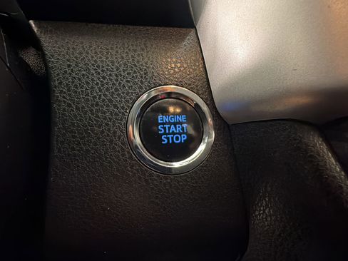 Used 2019 Toyota Highlander SE FWD image 26