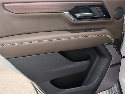 Used 2025 GMC Yukon Denali Ultimate w/ LPO, Floor Liner Package AWD/4WD image 37