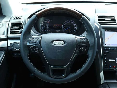Used 2019 Ford Explorer Platinum AWD/4WD image 15