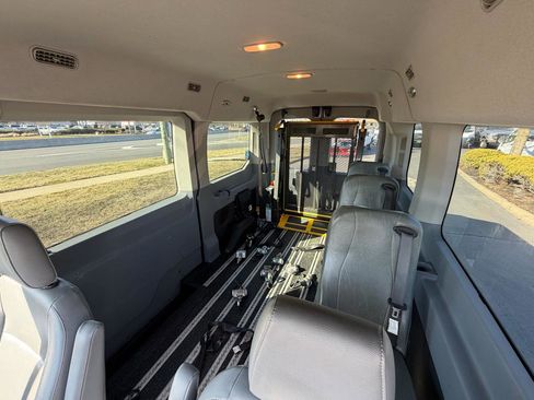 Used 2018 Ford Transit 150 XL image 31