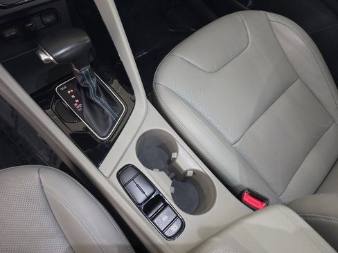 Used 2020 Kia Niro Touring image 24