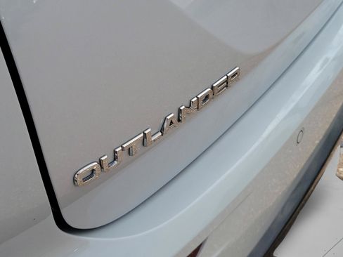 Used 2023 Mitsubishi Outlander SEL FWD image 29