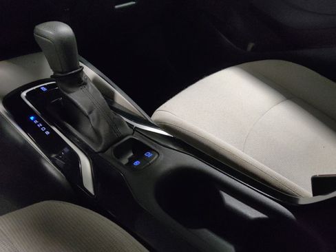 Used 2021 Toyota Corolla LE image 26