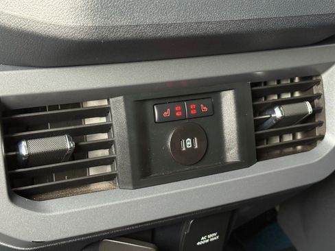 Used 2024 Ford F350 Lariat image 22