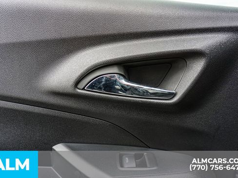 Used 2025 Chevrolet Trax LS w/ LS Convenience Package FWD image 36