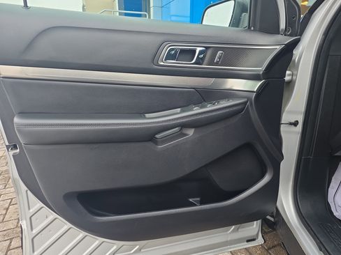 Used 2019 Ford Explorer XLT w/ Equipment Group 202A image 14