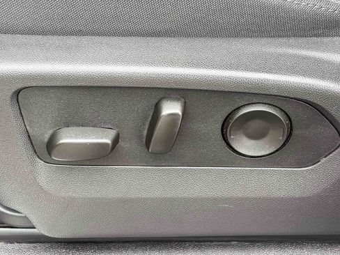 Used 2025 Chevrolet Silverado 2500 LT w/ Convenience Package image 45