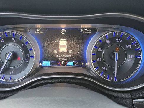 Used 2015 Chrysler 300 Limited RWD image 17