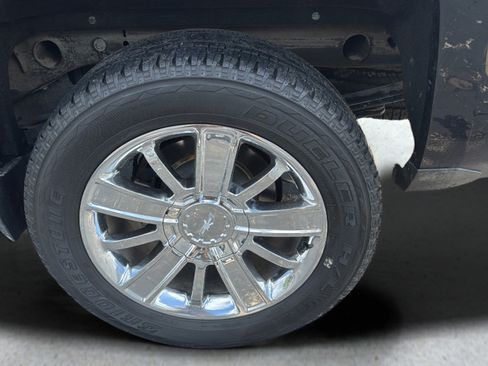Used 2015 Chevrolet Silverado 1500 High Country w/ High Country Premium Package AWD/4WD image 17