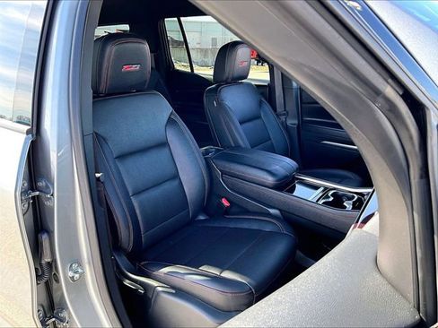 Used 2024 Chevrolet Traverse Z71 image 11