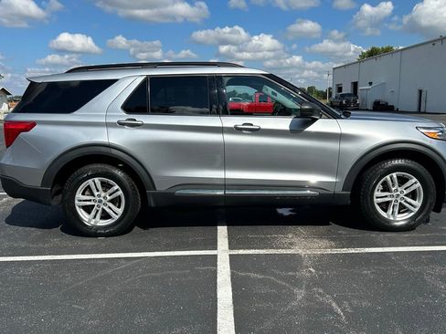 Used 2021 Ford Explorer XLT w/ Equipment Group 202A image 8