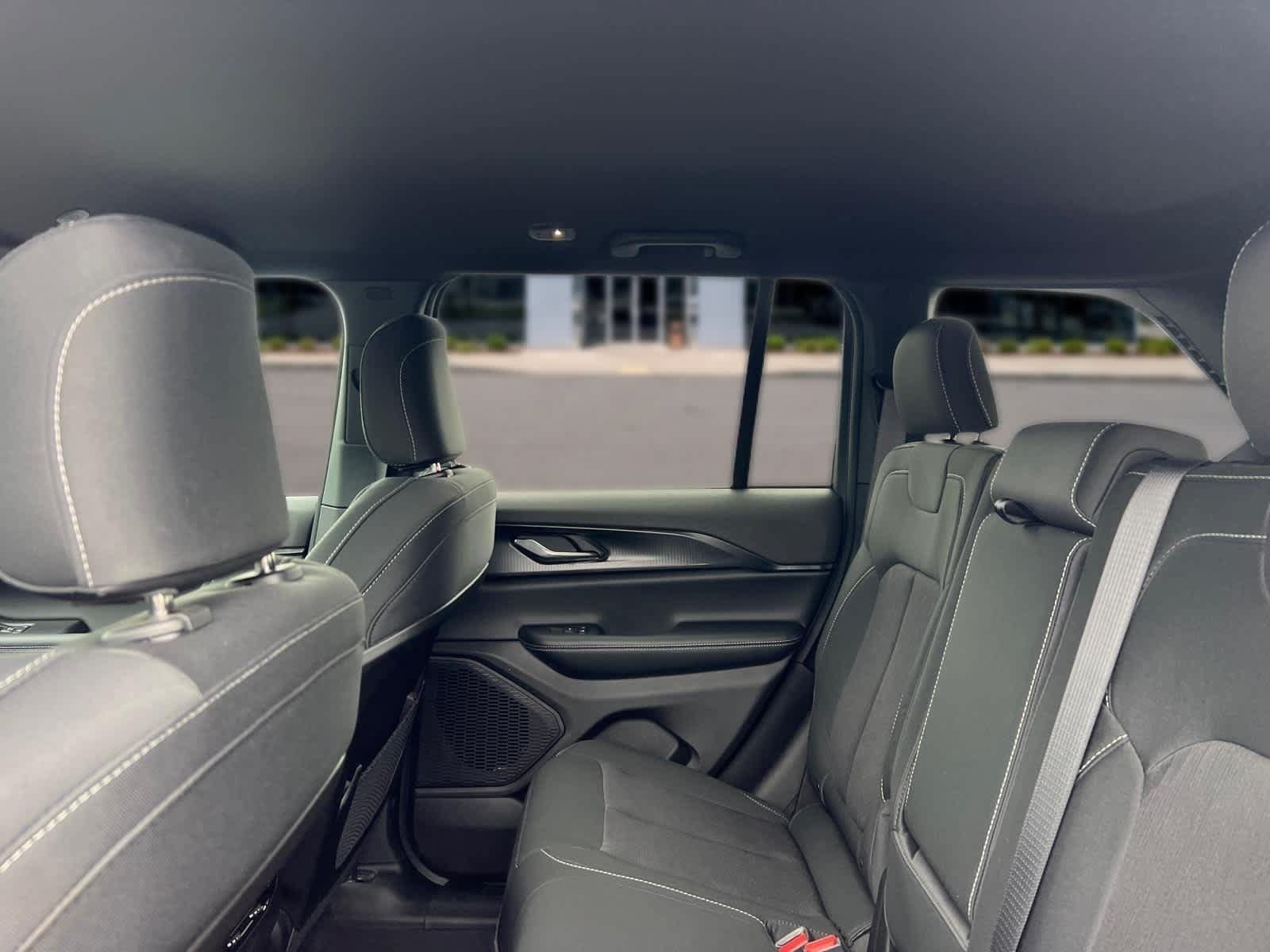 New 2026 Jeep Grand Cherokee Laredo AWD/4WD image 29