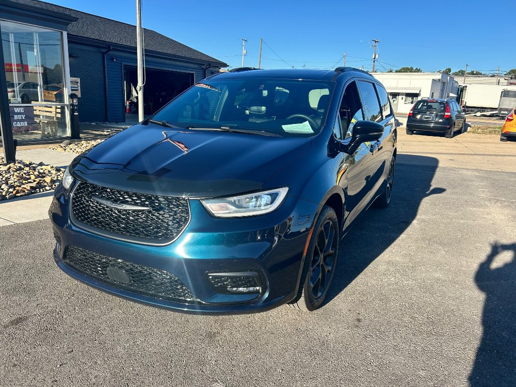 Used 2023 Chrysler Pacifica Limited w/ S Appearance Package AWD/4WD image 1