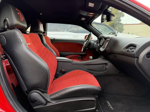 Used 2015 Dodge Challenger SRT Hellcat image 16