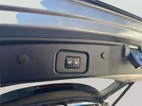Used 2025 Nissan Pathfinder SL AWD/4WD image 33