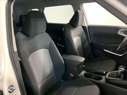 Certified 2025 Kia Soul LX FWD image 7