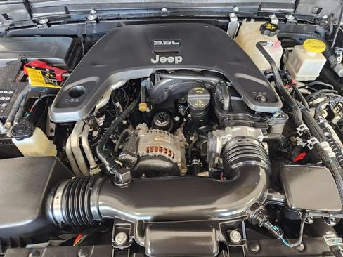 Used 2021 Jeep Gladiator Sport AWD/4WD image 32