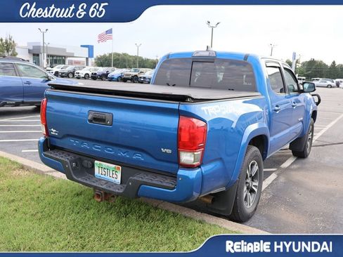 Used 2017 Toyota Tacoma TRD Sport AWD/4WD image 21