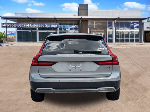 Used 2023 Volvo V90 B6 Cross Country Ultimate AWD/4WD image 6