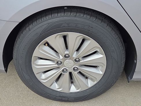 Used 2016 Hyundai Sonata SE image 7