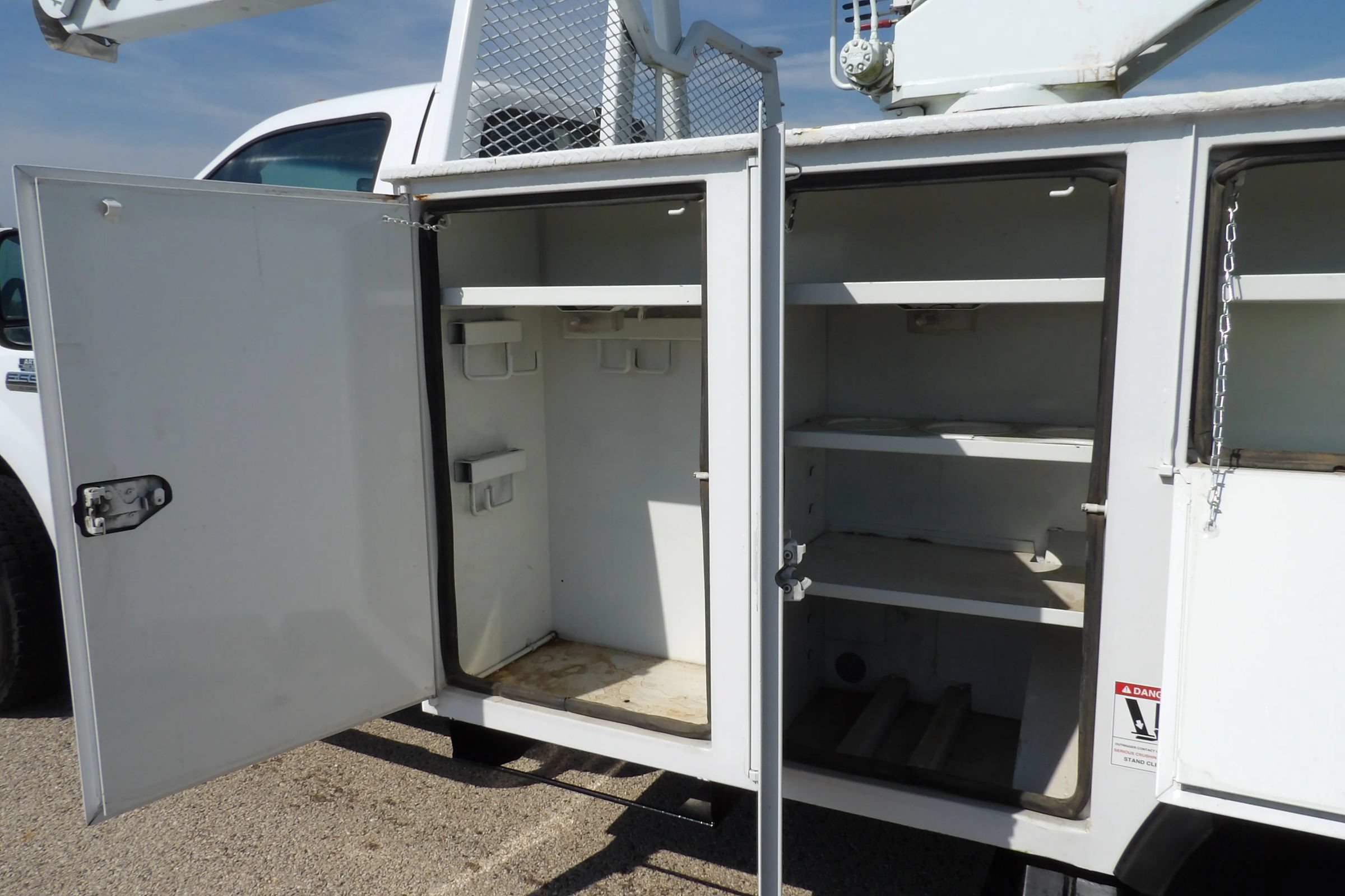 Used 2007 Ford F550 2WD Regular Cab Super Duty image 13