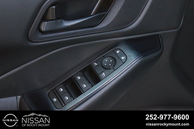 Used 2024 Nissan Rogue S AWD/4WD image 11