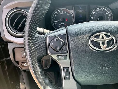 Used 2020 Toyota Tacoma TRD Sport w/ Technology Package AWD/4WD image 12