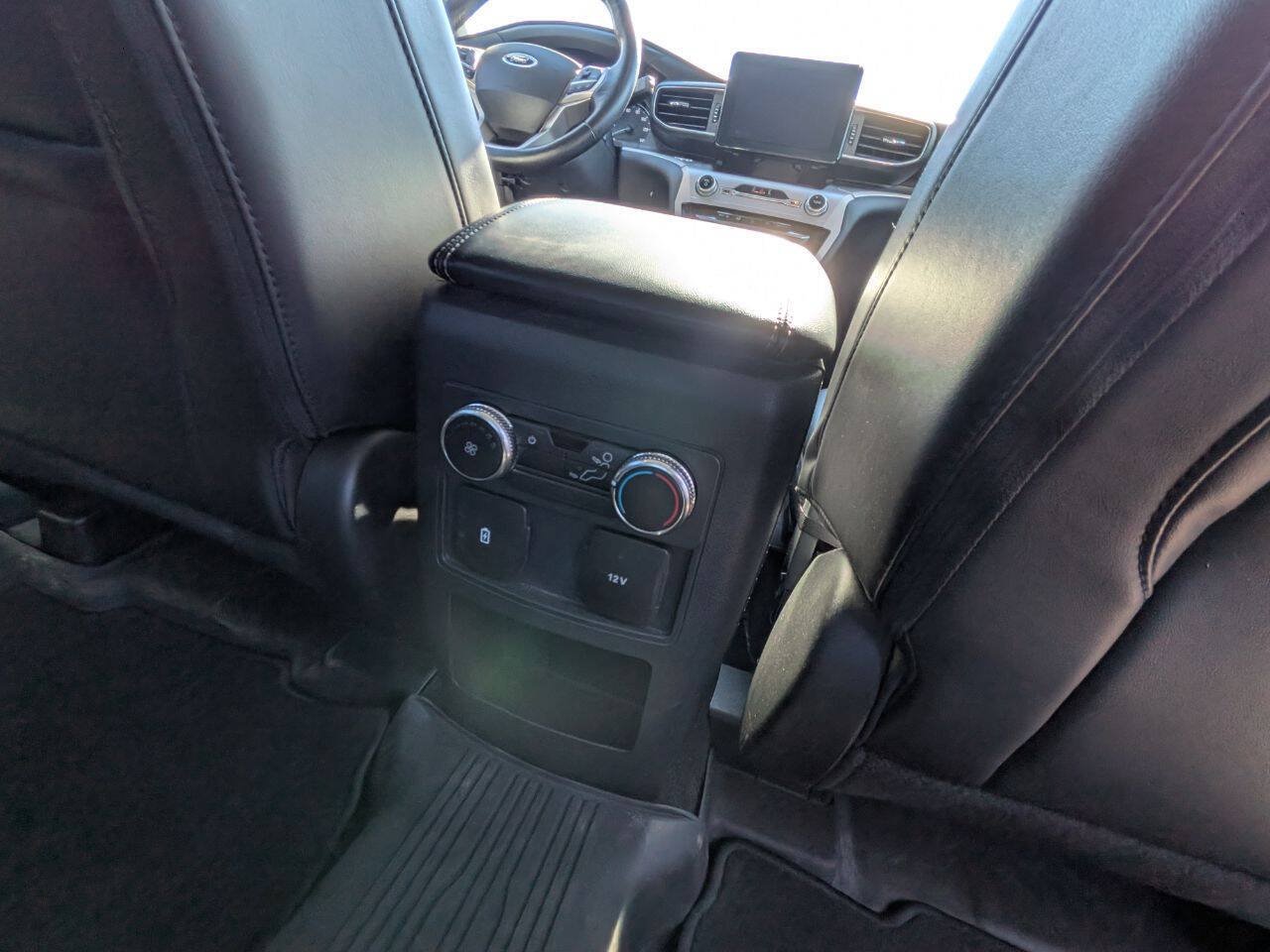 Used 2021 Ford Explorer XLT w/ Equipment Group 202A AWD/4WD image 22