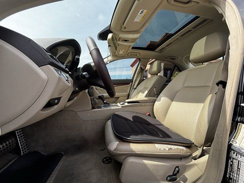 Used 2011 Mercedes-Benz C 300 Sedan image 14