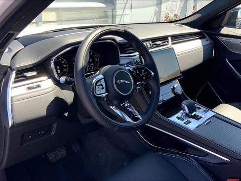 New 2026 Jaguar F-PACE R-Dynamic S image 4