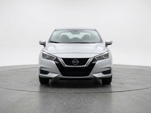 Used 2025 Nissan Versa SV FWD image 2