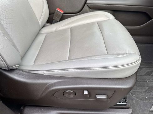 Used 2021 GMC Yukon XL SLT w/ SLT Premium Package image 17