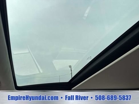 Used 2023 Chrysler Pacifica Limited FWD image 22