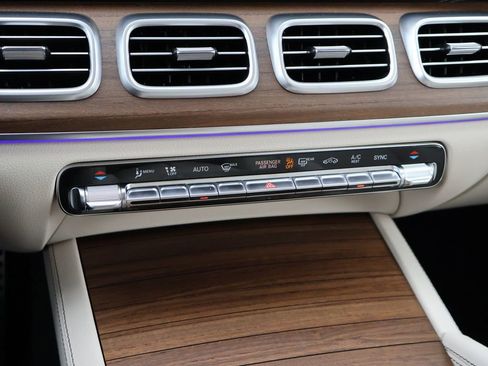 New 2026 Mercedes-Benz GLS 450 4MATIC image 25