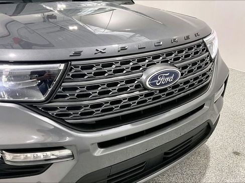 Used 2022 Ford Explorer XLT w/ XLT Sport Appearance Package image 35