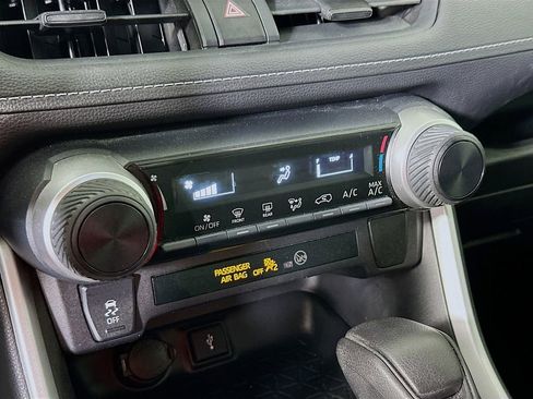 Used 2021 Toyota RAV4 LE image 14