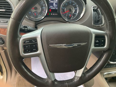 Used 2011 Chrysler Town & Country Limited FWD image 13