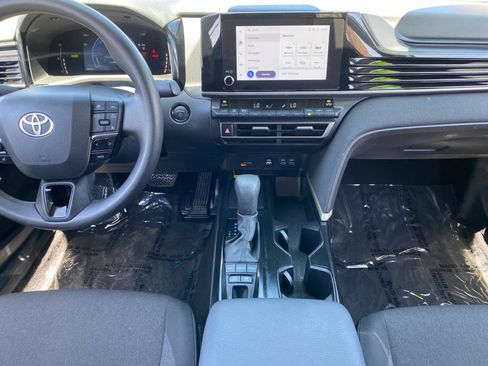 Used 2025 Toyota Camry LE FWD image 11