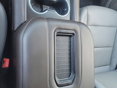 Used 2023 GMC Yukon SLT w/ SLT Luxury Package image 23