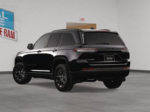 New 2025 Jeep Grand Cherokee Altitude image 4