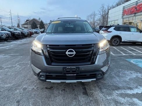 Used 2023 Nissan Pathfinder SL w/ Lighting Package (N92) image 8