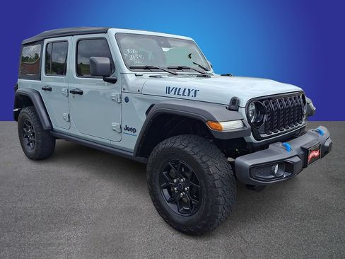 Used 2024 Jeep Wrangler Unlimited AWD/4WD image 3