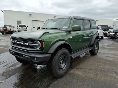New 2025 Ford Bronco Outer Banks w/ Sasquatch Package
