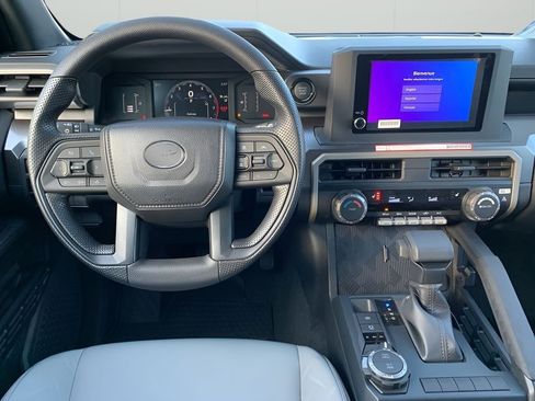Used 2025 Toyota Tacoma SR5 AWD/4WD image 15